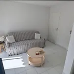 T2 Ouvert A 5 Min Des Plages, Au Calme, Avec Balcon Et Garage * Μεντόν