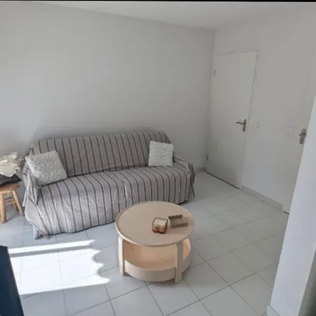 T2 Ouvert A 5 Min Des Plages, Au Calme, Avec Balcon Et Garage * Мантон