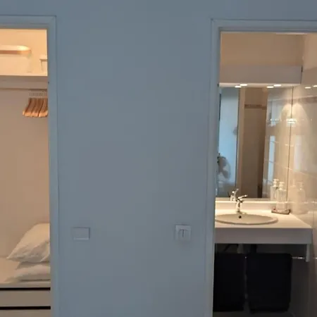 T2 Ouvert A 5 Min Des Plages, Au Calme, Avec Balcon Et Garage Apartment *