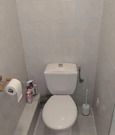 T2 Ouvert A 5 Min Des Plages, Au Calme, Avec Balcon Et Garage Menton