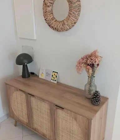 T2 Ouvert A 5 Min Des Plages, Au Calme, Avec Balcon Et Garage