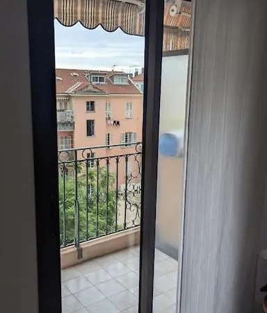 T2 Ouvert A 5 Min Des Plages, Au Calme, Avec Balcon Et Garage * Menton