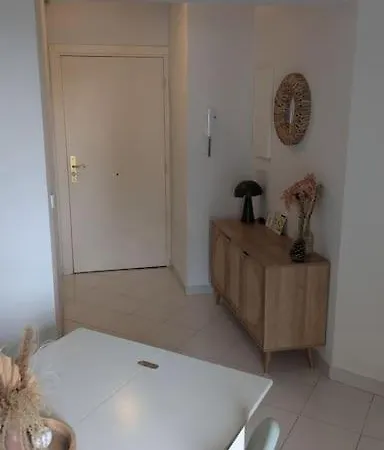 Apartment T2 Ouvert A 5 Min Des Plages, Au Calme, Avec Balcon Et Garage Menton