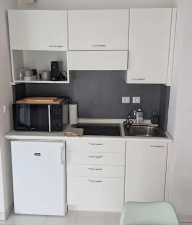 T2 Ouvert A 5 Min Des Plages, Au Calme, Avec Balcon Et Garage *