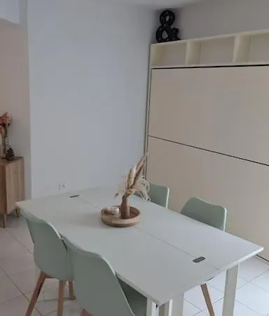 T2 Ouvert A 5 Min Des Plages, Au Calme, Avec Balcon Et Garage