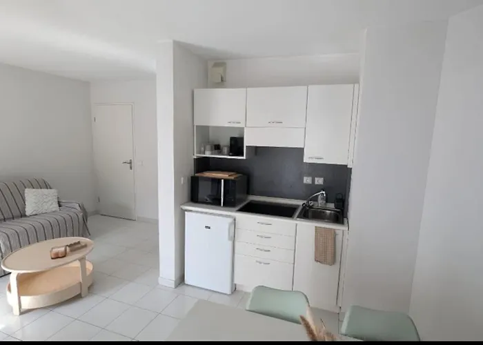 T2 Ouvert A 5 Min Des Plages, Au Calme, Avec Balcon Et Garage Διαμέρισμα