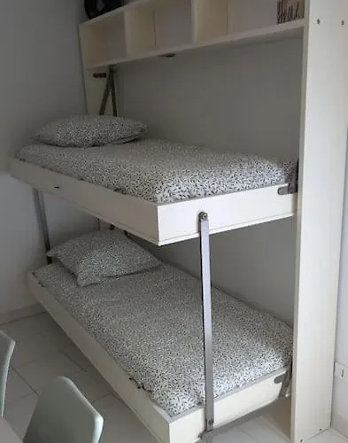 Apartment T2 Ouvert A 5 Min Des Plages, Au Calme, Avec Balcon Et Garage