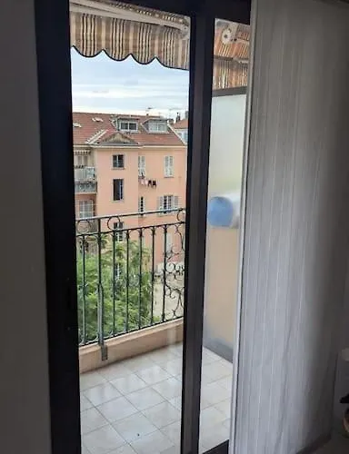 T2 Ouvert A 5 Min Des Plages, Au Calme, Avec Balcon Et Garage * Μεντόν