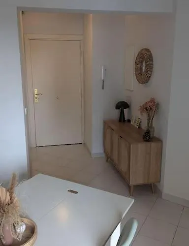 Apartment T2 Ouvert A 5 Min Des Plages, Au Calme, Avec Balcon Et Garage Menton