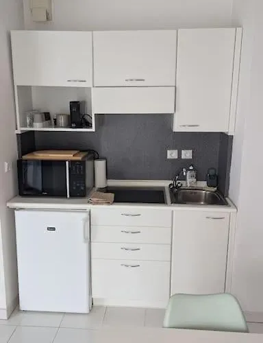 T2 Ouvert A 5 Min Des Plages, Au Calme, Avec Balcon Et Garage *