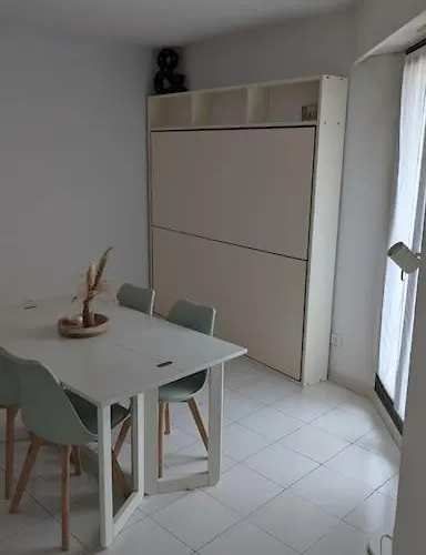 T2 Ouvert A 5 Min Des Plages, Au Calme, Avec Balcon Et Garage * Μεντόν