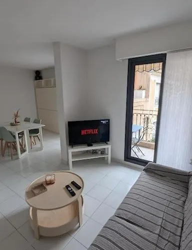 T2 Ouvert A 5 Min Des Plages, Au Calme, Avec Balcon Et Garage